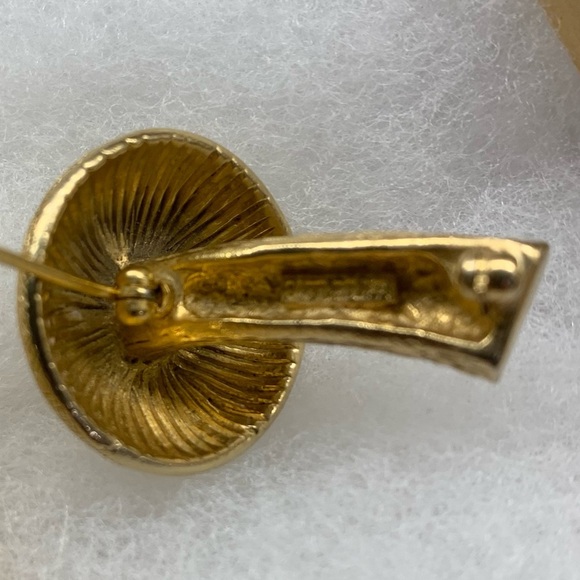 VintageCastleridge Goldtone ๐โ๐ซ Mushroom Brooch - Picture 6 of 9